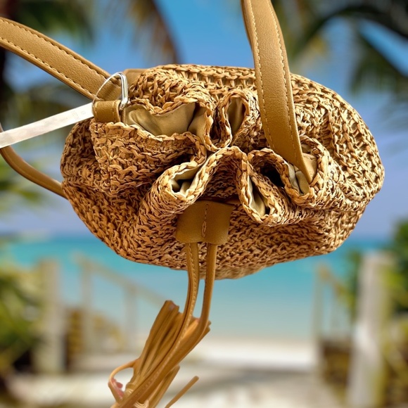 NEW DIRECTIONS Natural Straw Basket Bucket Bag - Picture 7 of 12